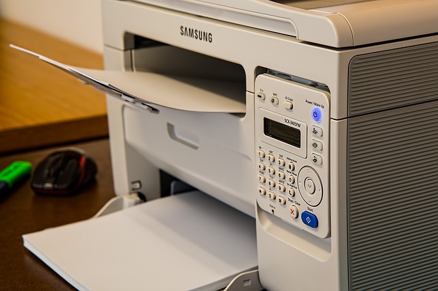 Jak często należy wymieniać toner w drukarce?